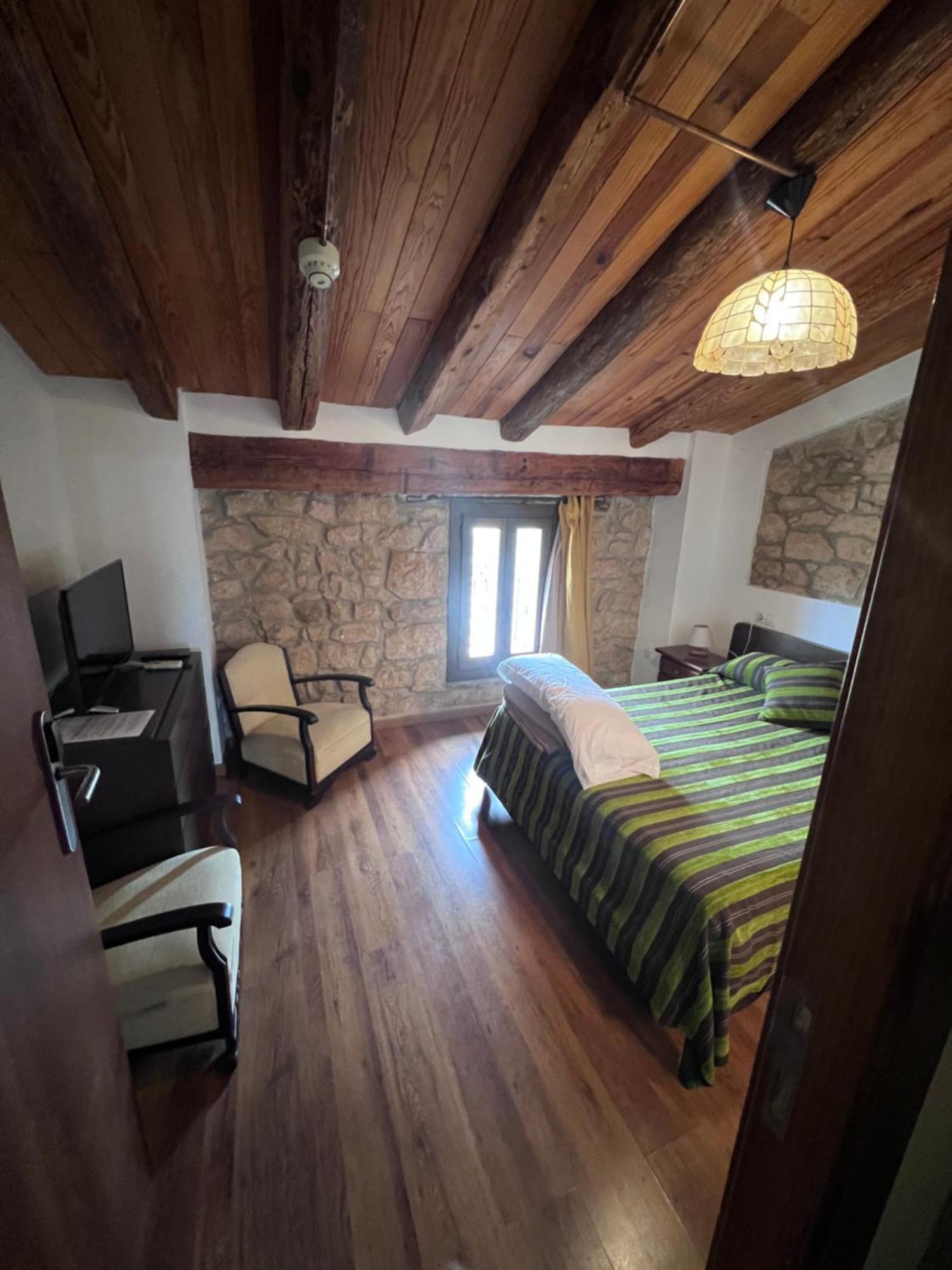 La Garbinada Hotel Torrebeses Bagian luar foto